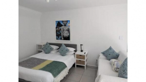 Charming Studio with Garden Patio in Tamboerskloof